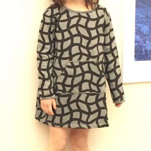 NWT Picnic Barcelona ABSTRACT dress - with a KANGAROO pocket - size 5T